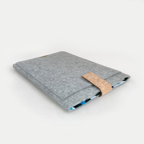 Hülle für MacBook Pro 16 | mit Magnetverschluss und extra Fach | hellgrau - Shapes | Modell "HAKA"