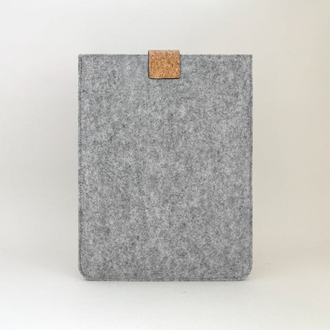 Hülle für MacBook Air M2 15 | mit Magnetverschluss und extra Fach | hellgrau - Shapes | Modell "HAKA"