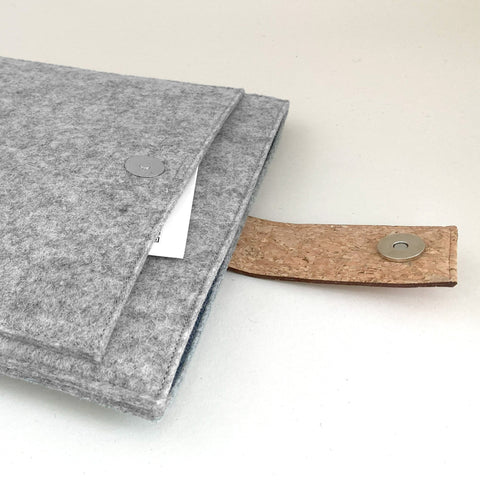 Hülle für MacBook Air M3 13 | mit Magnetverschluss und extra Fach | hellgrau - Colorful | Modell "HAKA"