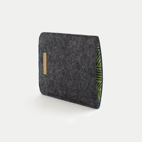 Stilvolle Handytasche aus anthrazitfarbenem Filz und Baumwolle für das Samsung Galaxy A37, mit einzigartigem grün gestreiftem Innenfutter.