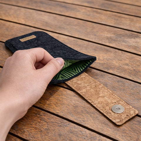 Handytasche nach Maß | mit Magnetverschluss und extra Fach | anthrazit - Stripes | Modell HAKA