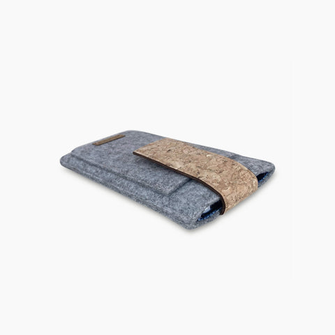 Handytasche nach Maß | mit Magnetverschluss und extra Fach | hellgrau - Tracks | Modell HAKA