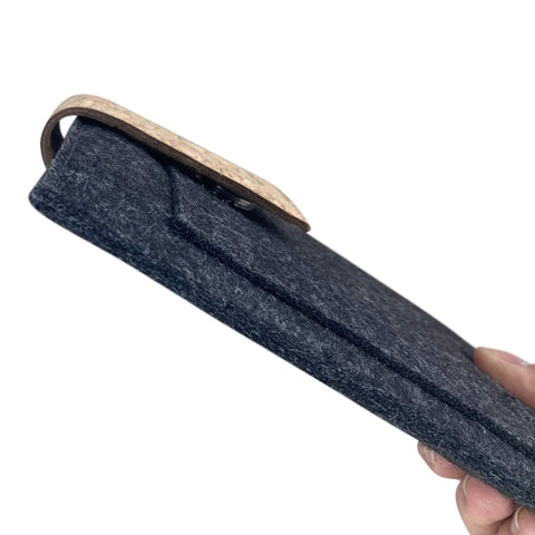 Hülle für PocketBook Touch Lux 5 | mit Magnetverschluss und extra Fach | anthrazit - Stripes | Modell "HAKA"