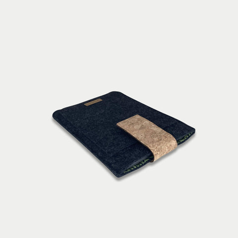 Hülle für PocketBook InkPad 3 | mit Magnetverschluss und extra Fach | anthrazit - Stripes | Modell "HAKA"