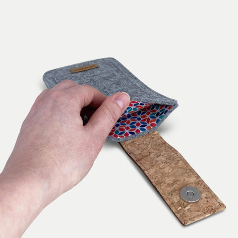 Handytasche für iPhone 11 | mit Magnetverschluss und extra Fach | hellgrau - Colorful | Modell HAKA