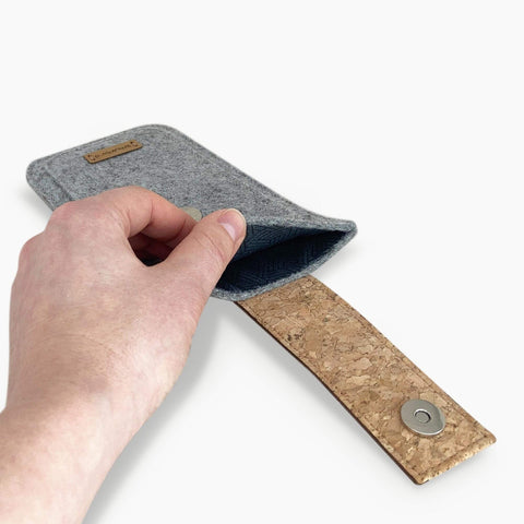 Handytasche für Fairphone 3 | mit Magnetverschluss und extra Fach | hellgrau - Tracks | Modell HAKA