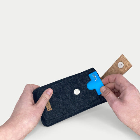 Handytasche für Fairphone 3 | mit Magnetverschluss und extra Fach | anthrazit - Tracks | Modell HAKA