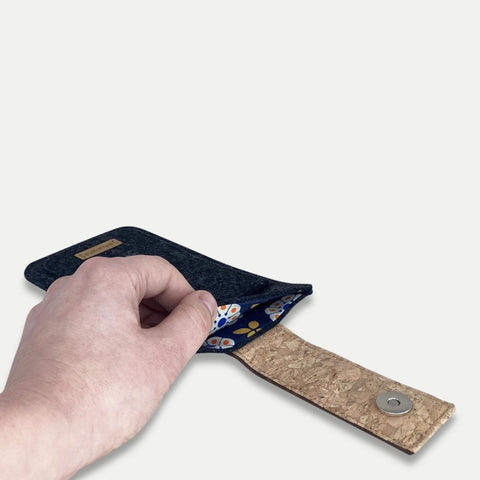 Handytasche für Fairphone 4 | mit Magnetverschluss und extra Fach | anthrazit - Bloom | Modell HAKA