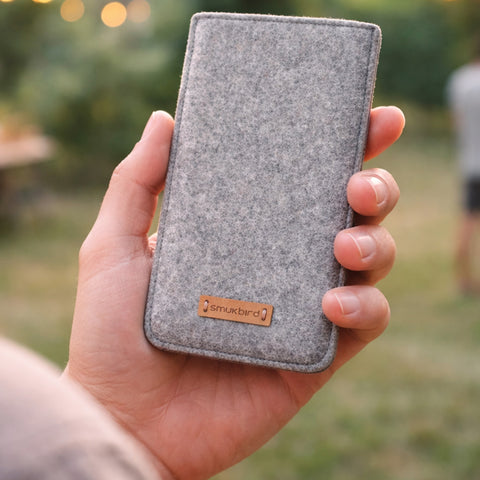 Handytasche nach Maß | aus Filz und Bio-Baumwolle | hellgrau - Bloom | Modell "LET"