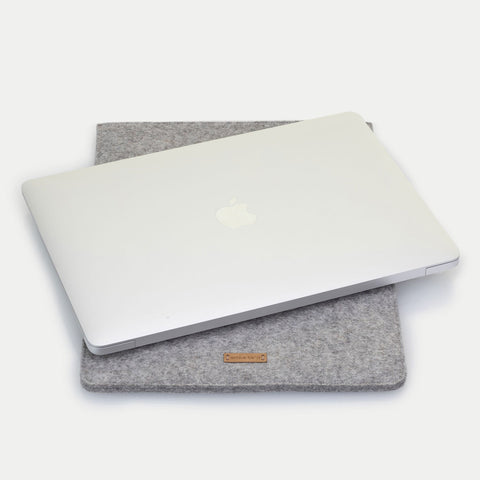 Hülle für MacBook Pro M2 Pro | aus Filz und Bio-Baumwolle | hellgrau - Shapes | Modell "LET"