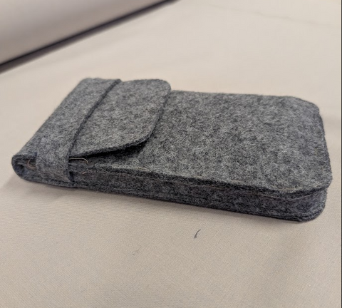 Handytasche Anthrazit 3mm für iPhone 17 - Modell Gerd D.