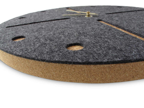 Wanduhr aus Filz und Kork 30 cm | anthrazit - gold | Design: Odense
