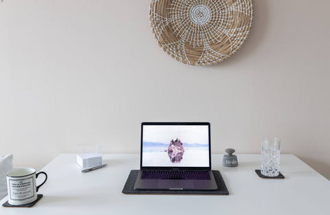 Unterlage für MacBooks aus Filz und Kork | 26 x 38 cm | anthrazit