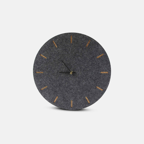 Wanduhr aus Filz und Kork 30 cm | anthrazit - schwarz | Design: Kopenhagen