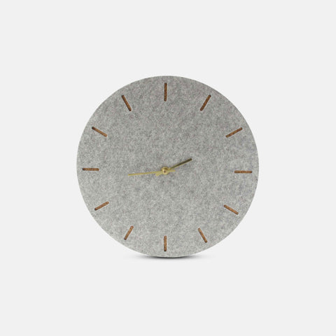 Wanduhr aus Filz und Kork 30 cm | hellgrau - gold | Design: Kopenhagen