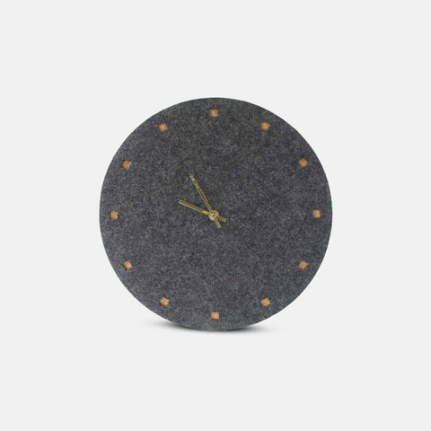 Wanduhr aus Filz und Kork 30 cm | anthrazit - gold | Design: Esbjerg