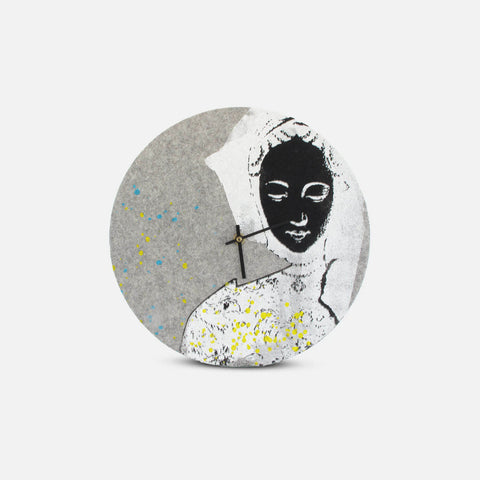 Wanduhr aus Filz und Kork 30 cm | Design "Woman" by Anja Streese