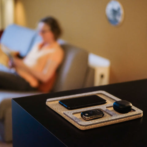 Organizer für Handy, Schlüssel, Schmuck & Co. | aus Filz und Kork | hellgrau