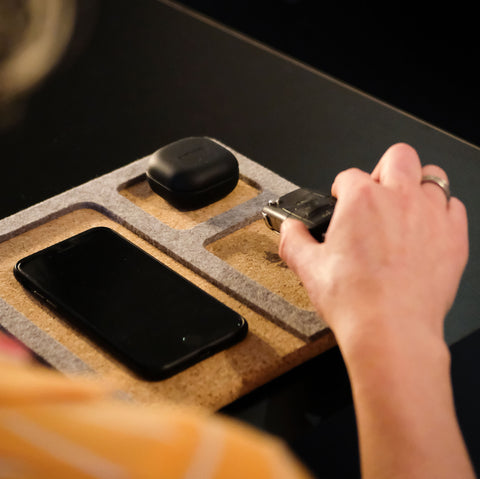 Organizer für Handy, Schlüssel, Schmuck & Co. | aus Filz und Kork | hellgrau