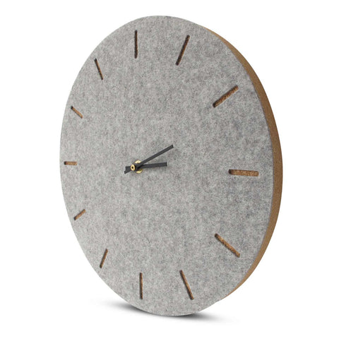 Wanduhr aus Filz und Kork 30 cm | hellgrau - schwarz | Design: Kopenhagen