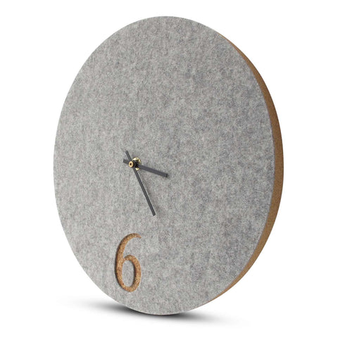 Wanduhr aus Filz und Kork 30 cm | hellgrau - schwarz | Design: Aarhus