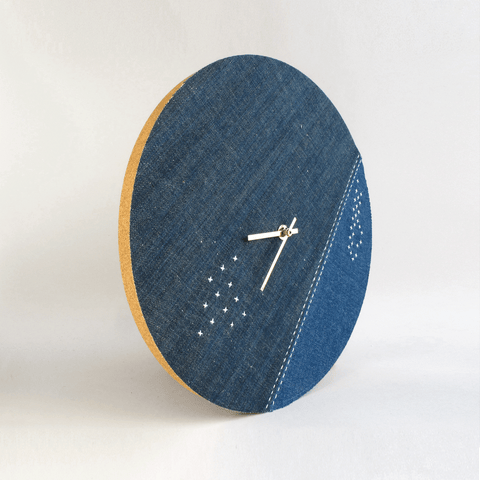 Wanduhr Wabi Sabi Denim rund 30 cm | Denim - Gold | Design: Yokohama
