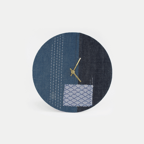 Wanduhr Wabi Sabi Denim rund 30 cm | Denim - Gold | Design: Nagoya