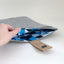 Hülle für MacBook Pro M3 Max | mit Magnetverschluss und extra Fach  | hellgrau - Shapes | Modell "HAKA"