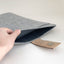 Hülle für MacBook Air M3 15,3 | mit Magnetverschluss und extra Fach  | hellgrau - Tracks | Modell "HAKA"