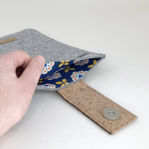 Hülle für PocketBook Verse Pro Color | mit Magnetverschluss und extra Fach | hellgrau - Bloom | Modell "HAKA"