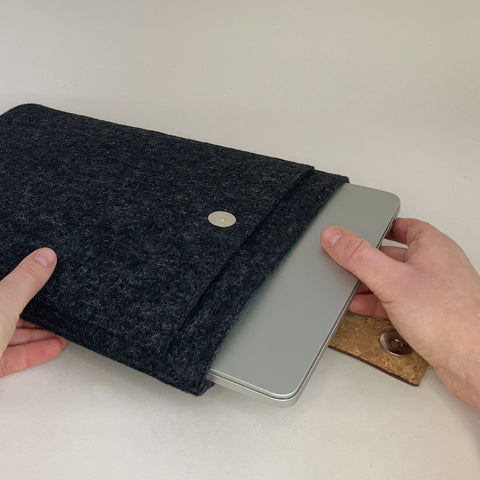 Coque pour MacBook Air 13 | avec fermeture magnétique et compartiment supplémentaire  | anthracite - rayures | Modèle "HAKA"