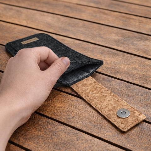 Handytasche nach Maß | mit Magnetverschluss und extra Fach | anthrazit - Tracks | Modell HAKA
