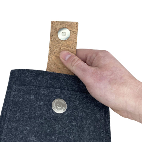 Hülle für reMarkable Paper Pro | mit Magnetverschluss und extra Fach | anthrazit - Bloom | Modell "HAKA"