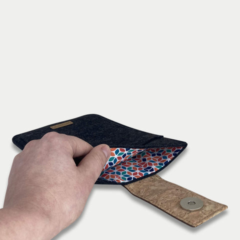 Hülle für Kindle Paperwhite Kids 12. Gen | mit Magnetverschluss und extra Fach | anthrazit - Colorful | Modell "HAKA"