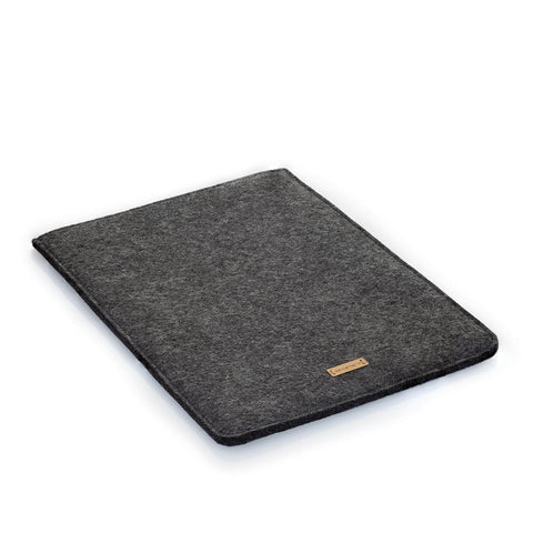 Coque pour MacBook Air M3 13 | en feutre et coton biologique | anthracite - pistes | Modèle "LAISSER"