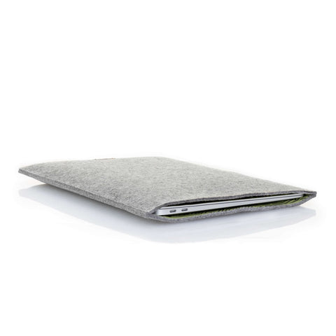 Hülle für MacBook Air M2 15 | aus Filz und Bio-Baumwolle | hellgrau - Stripes | Modell "LET"