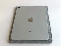 Fodral för iPad - 10:e generationen | gjord av filt och ekologisk bomull | ljusgrå - spår | Modell "LET"