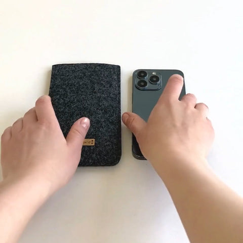 Handytasche nach Maß | aus Filz und Bio-Baumwolle | anthrazit - Shapes | Modell "LET"