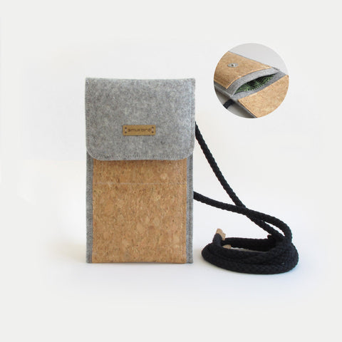Mobilväska att hänga | gjord av filt och ekologisk bomull | ljusgrå - ränder | Modell KEDJA