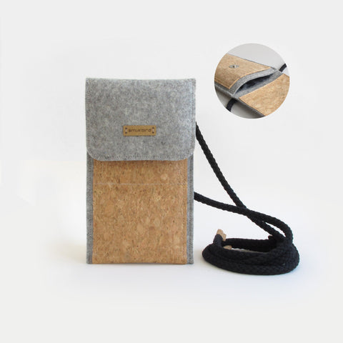 Mobilväska att hänga | gjord av filt och ekologisk bomull | ljusgrå - spår | Modell KEDJA