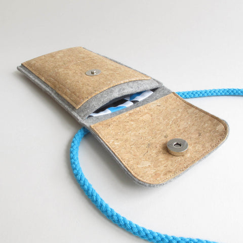 Umhängetasche für iPhone 14 Pro | aus Filz und Bio-Baumwolle | hellgrau - shapes | Modell KEDJA