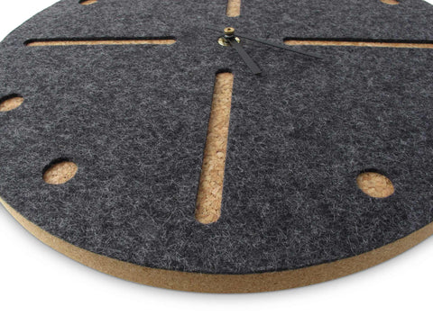 Väggklocka av filt och kork 30 cm | antracit - svart | Design: Odense