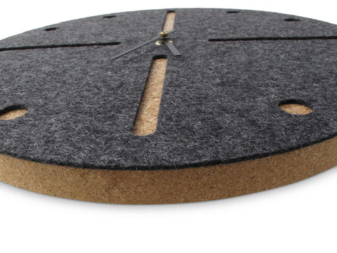 Väggklocka av filt och kork 30 cm | antracit - svart | Design: Odense