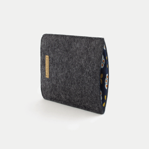 Mobile phone case for Motorola Moto G82 | made of felt and organic cotton | anthracite - bloom | Model "LET"