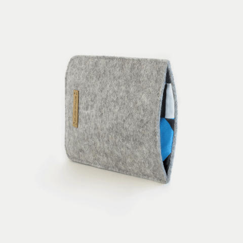 Mobile phone case for Motorola Moto G22 | made of felt and organic cotton | light gray - shapes | Model "LET"