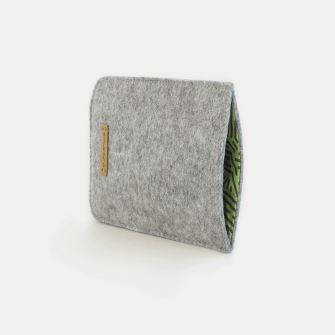 Mobile phone case for Fairphone 4 | made of felt and organic cotton | light gray - stripes | Model "LET"