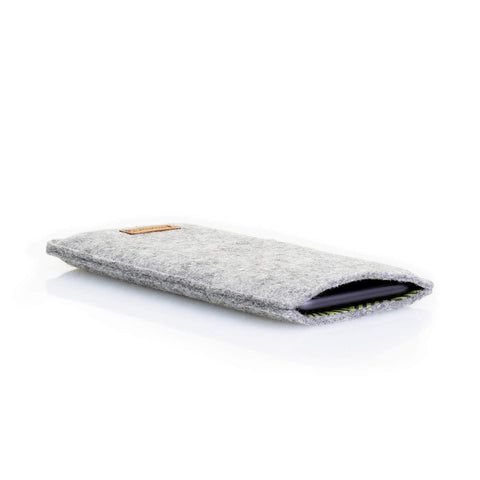 Made-to-measure mobile phone case | made of felt and organic cotton | light grey - stripes | "LET" model