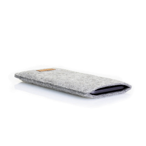 Mobile phone case for Fairphone 4 | made of felt and organic cotton | light gray - tracks | Model "LET"