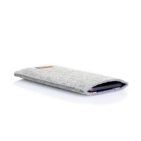 Mobiltelefontaske til Fairphone 5 | lavet af filt og økologisk bomuld | lysegrå - blomstrer | Model "LET"