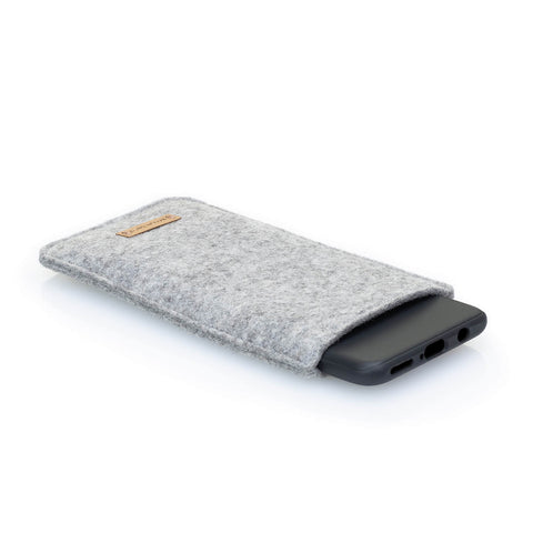 Mobile phone case for iPhone 15 Plus | made of felt and organic cotton | light gray - colorful | Model "LET"